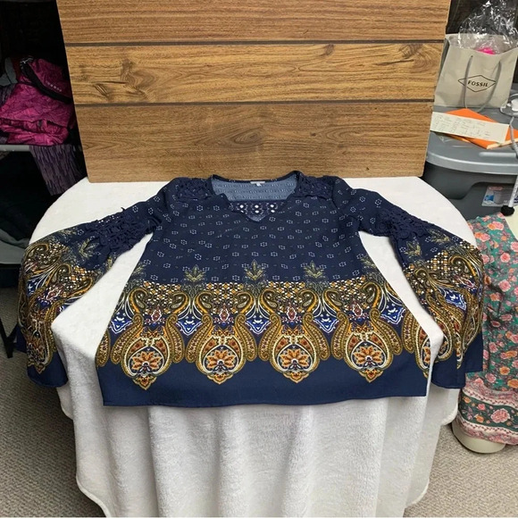 Charlotte Russe blue top size small bell sleeves crochet shouldera/arms - Picture 9 of 9